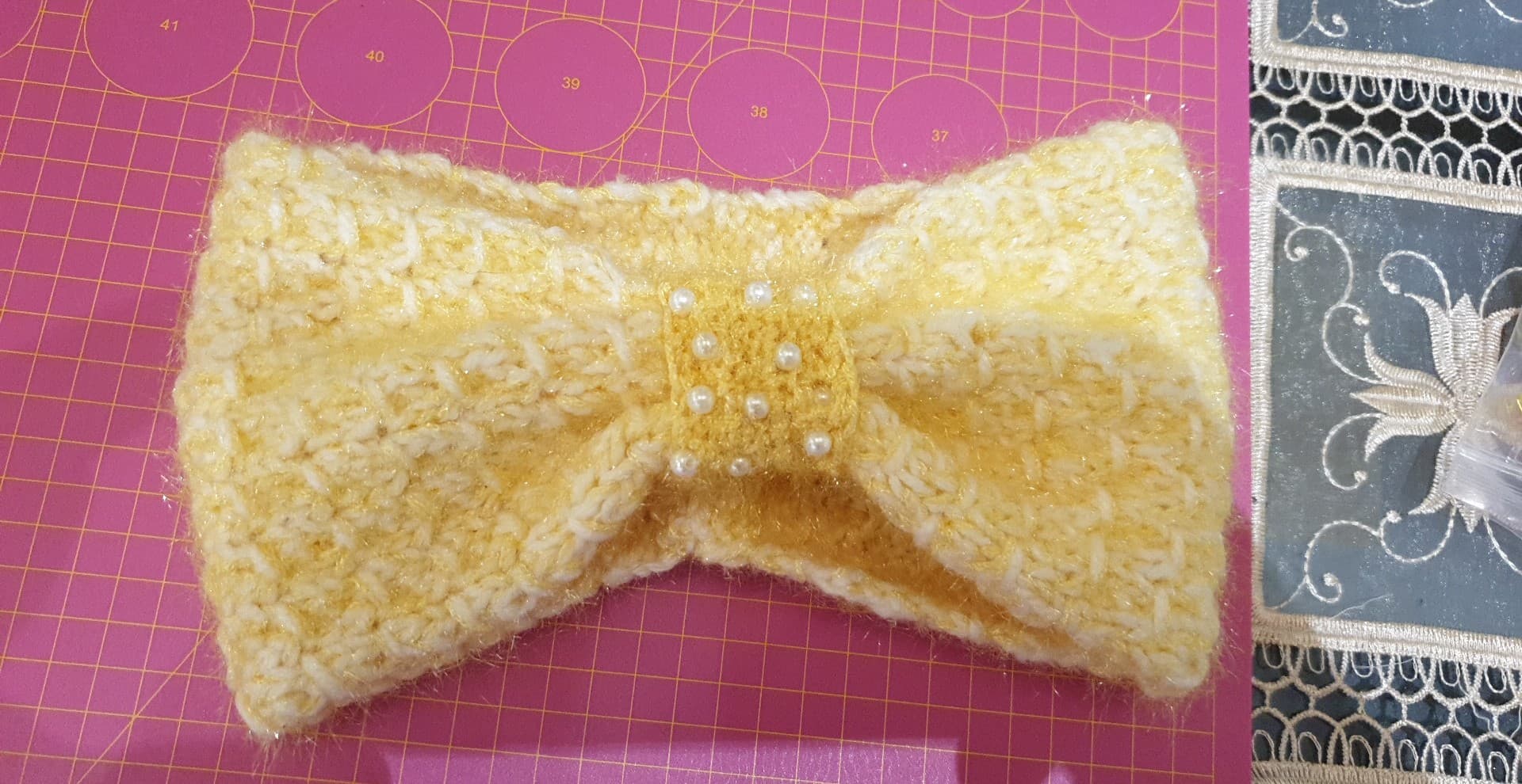 Serre tete jaune